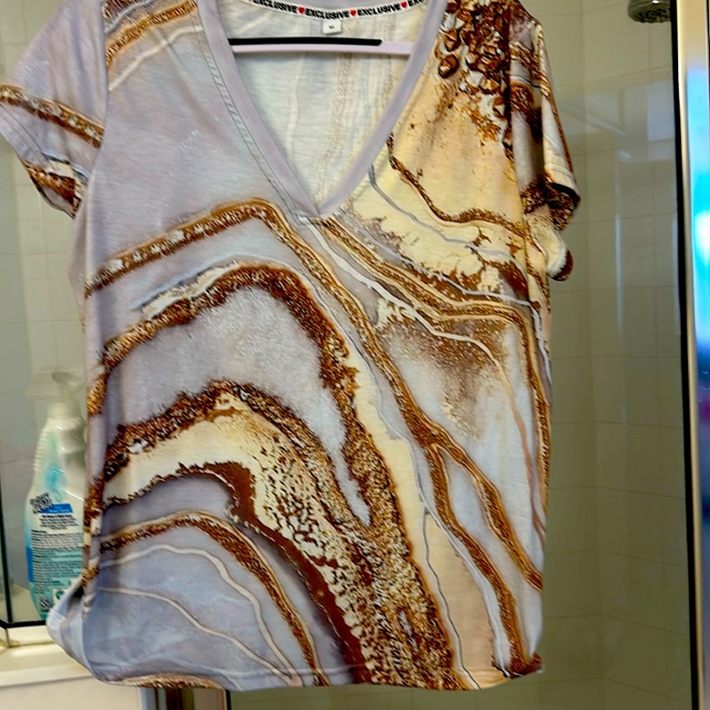 Women’s Short-Sleeve Top With Elegance